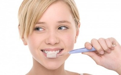 Vì sao có hiện tượng chảy máu khi đánh răng